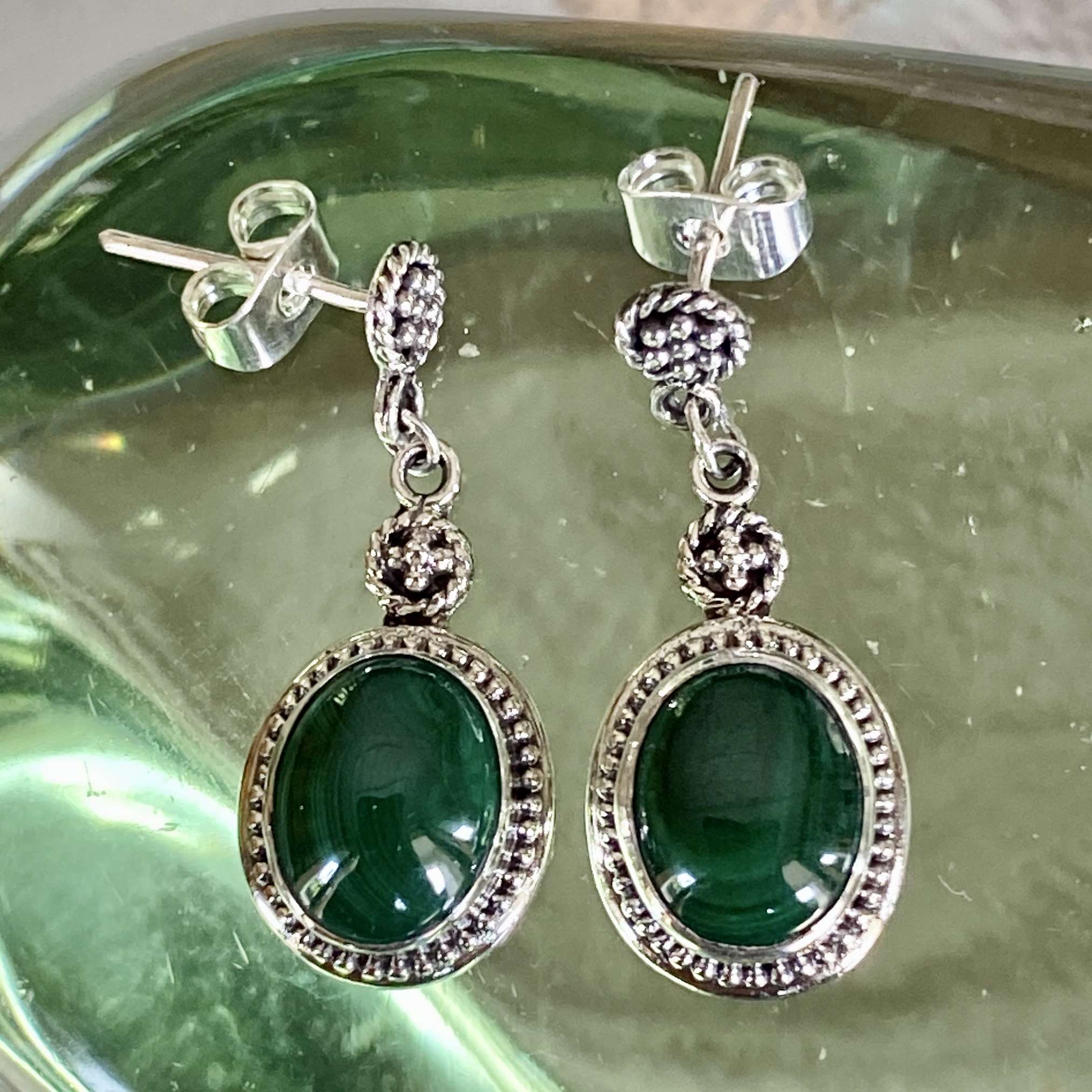 (HANDMADE 925 BALI SILVER FILIGREE EARRINGS WITH MALACHITE)